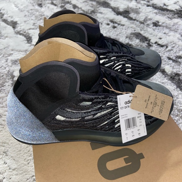 Brand New Yeezy Qntm Onyx Size 9 US mens - Picture 3 of 3